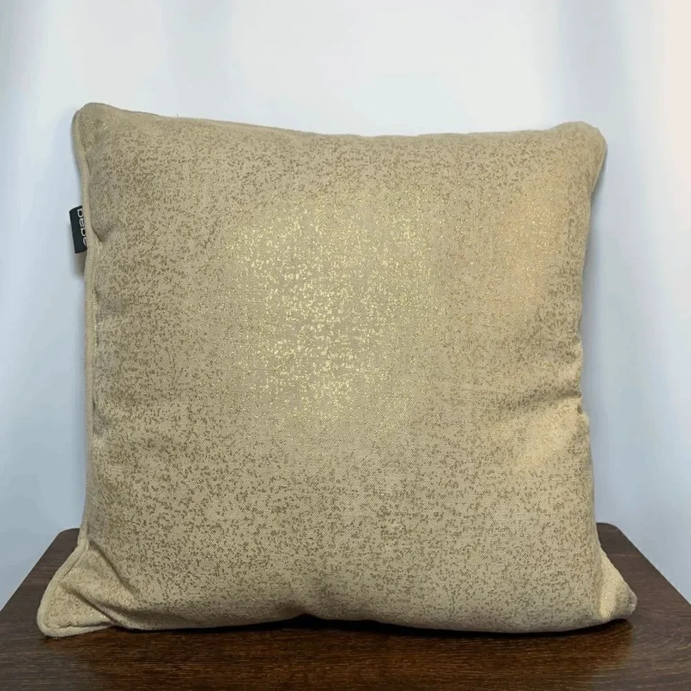Bebe Gold Metallic Linen 18x18